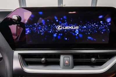 Lexus UX 300h F Sport Design 2.0 Hybrid Dynamic Force