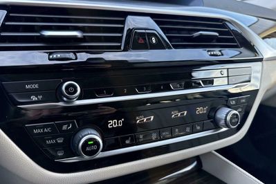 BMW Seria 5 520d xDrive Luxury Line sport-aut