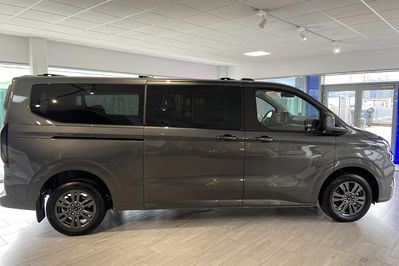 Ford Tourneo Custom 320 L2H1 Titanium A8 AWD