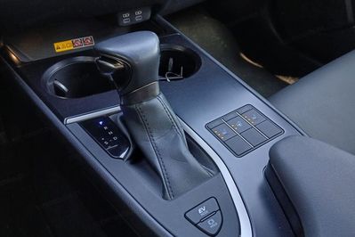 Lexus UX 250h F Sport Design 2WD