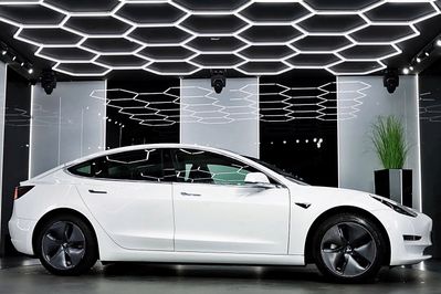 Tesla Model 3 3 Standard Range Plus