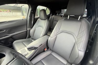 Lexus UX 300h F Sport Design