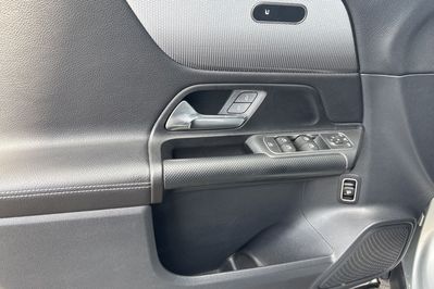 Mercedes GLB 200