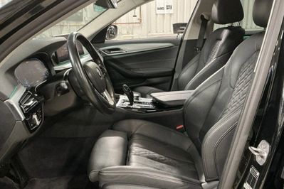 BMW Seria 5 530e xDrive Luxury Line aut