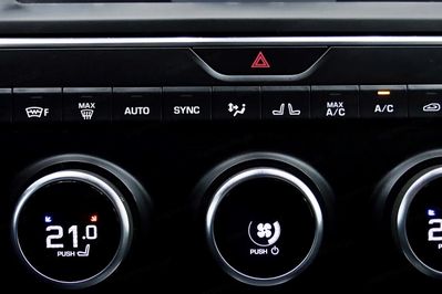 Jaguar E-Pace 2.0 i4P AWD R-Dynamic S