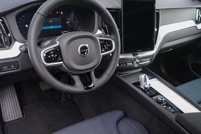 Volvo XC60 T6 Plug-In Hybrid AWD Ultra Dark