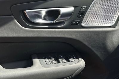 Volvo XC60 B5 B AWD Ultra Black Edition