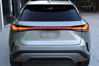 Lexus RX 450h+ Omotenashi Plug-in