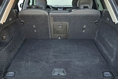 Volvo XC60 T6 Plug-In Hybrid AWD Plus Dark