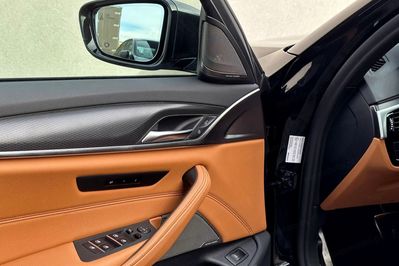 BMW Seria 5 530d xDrive M Sport sport-aut