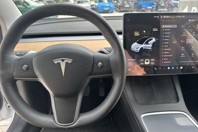 Tesla Model 3 RWD