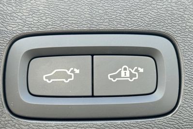 Volvo XC60 T6 Plug-In Hybrid AWD Plus Dark aut