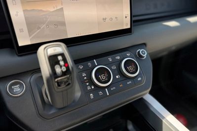 Land Rover Defender 110 D200 X-Dynamic SE