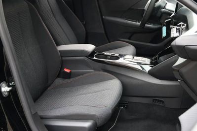 Peugeot 208 Business e-DCS6 1.2 mHEV