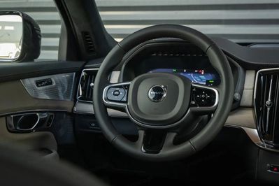 Volvo XC90 T8 AWD Plug-In Hybrid Ultra Dark