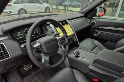 Land Rover Discovery P300 Dynamic SE