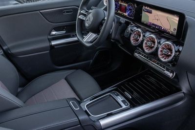 Mercedes EQA 250+  Electric Art