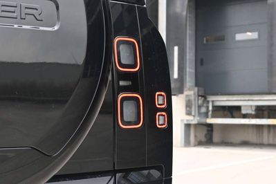 Land Rover Defender 110 3.0 D250 X-Dynamic HSE