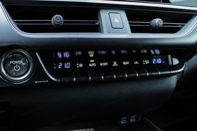 Lexus UX 300h Business