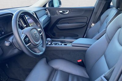 Volvo XC60 B5 B AWD Plus Dark aut