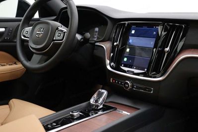 Volvo V60 B4 B Plus Dark