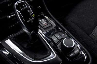 BMW Seria 2 218d Advantage aut