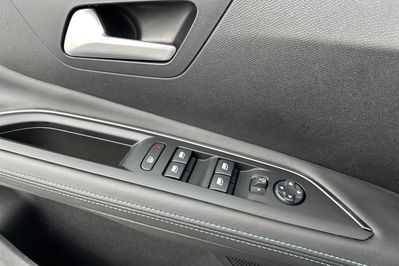 Peugeot 3008 Allure Pack 1.6 Hybrid e-EAT8