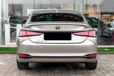 Lexus ES 300h F Sport Design 2.5 Hybrid