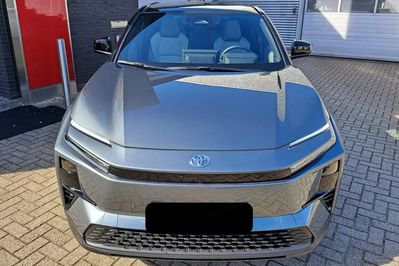 Toyota C-HR + Executive BEV