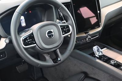 Volvo XC60 T8 Plug-In Hybrid AWD Ultra Dark