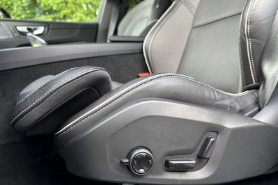 Volvo XC60 B5 B AWD Plus Black Edition
