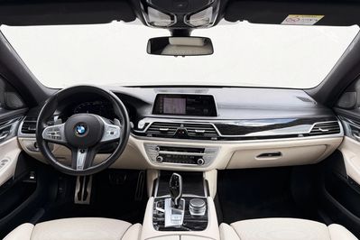 BMW Seria 7 750i xDrive sport-aut