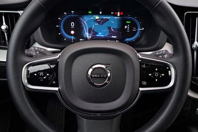 Volvo XC60 T6 Plug-In Hybrid AWD Plus Dark aut