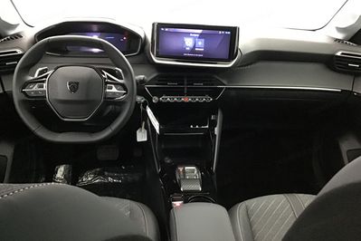 Peugeot 208 ALLURE 1.2 mHEV e-DCS6