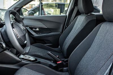 Peugeot 2008 Business e-DCS6 1.2 PureTech mHEV