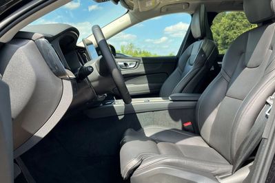 Volvo XC60 B5 B AWD Ultra Dark