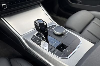 BMW Seria 3 320i xDrive Advantage