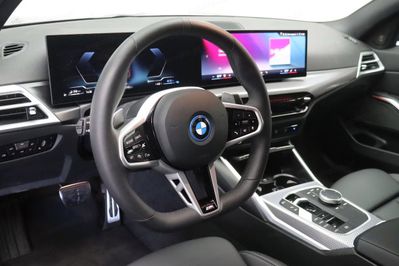 BMW Seria 3 330e xDrive M Sport