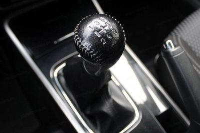 Mitsubishi Outlander Invite + 2WD