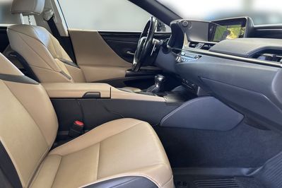 Lexus ES 300h Business Edition