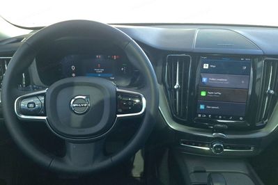 Volvo XC60 T8 Plug-In Hybrid AWD Plus Dark aut
