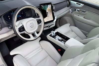 Volvo XC90 T8 AWD Plug-In Hybrid Ultra Bright