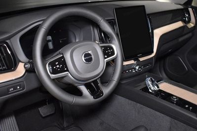 Volvo XC60 B5 AWD Plus Dark