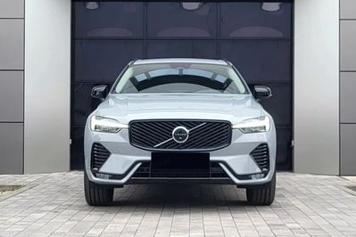 Volvo XC60 B5 B AWD Ultra Dark