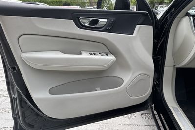Volvo XC60 B4 D AWD Plus Bright