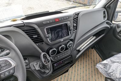 Iveco Daily 70C18 Hi-Matic Zabudowa 15EP + Winda