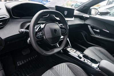 Peugeot 2008 Allure e-DCS 1.2 mHEV