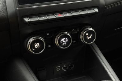 Renault Captur 1.6 E-Tech Intens