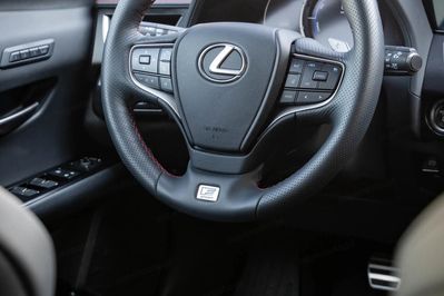 Lexus UX 300h F Sport AWD