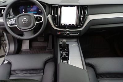 Volvo XC60 T6 Plug-In Hybrid AWD Plus Dark aut